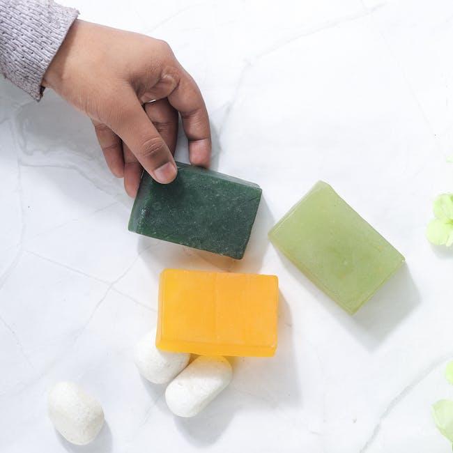 Eco-Friendly Elixirs: Sustainable Choices for Ageless Skin