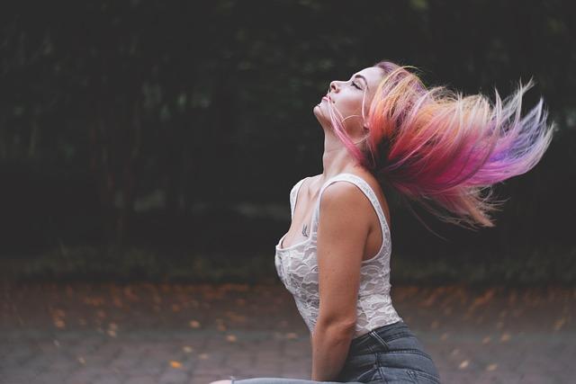 Understanding the Science Behind Frizz and Humidity