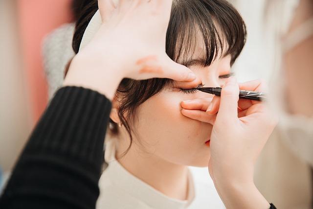 Tips for Achieving a Long-Lasting Bold Look
