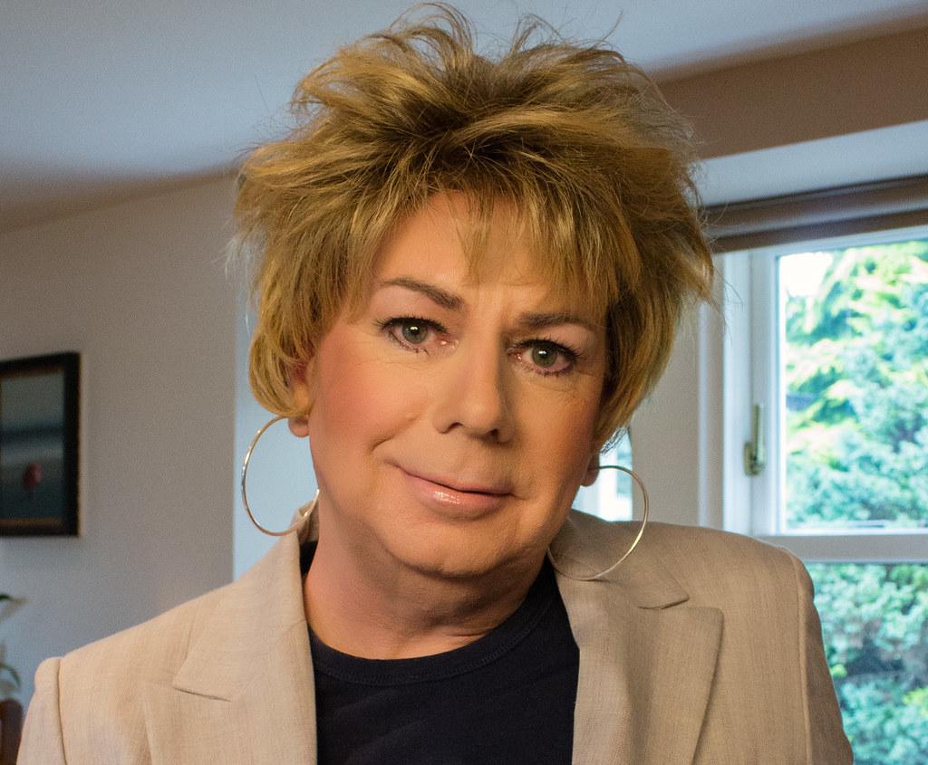 Mastering Lip Liner Techniques for a Flawless Finish