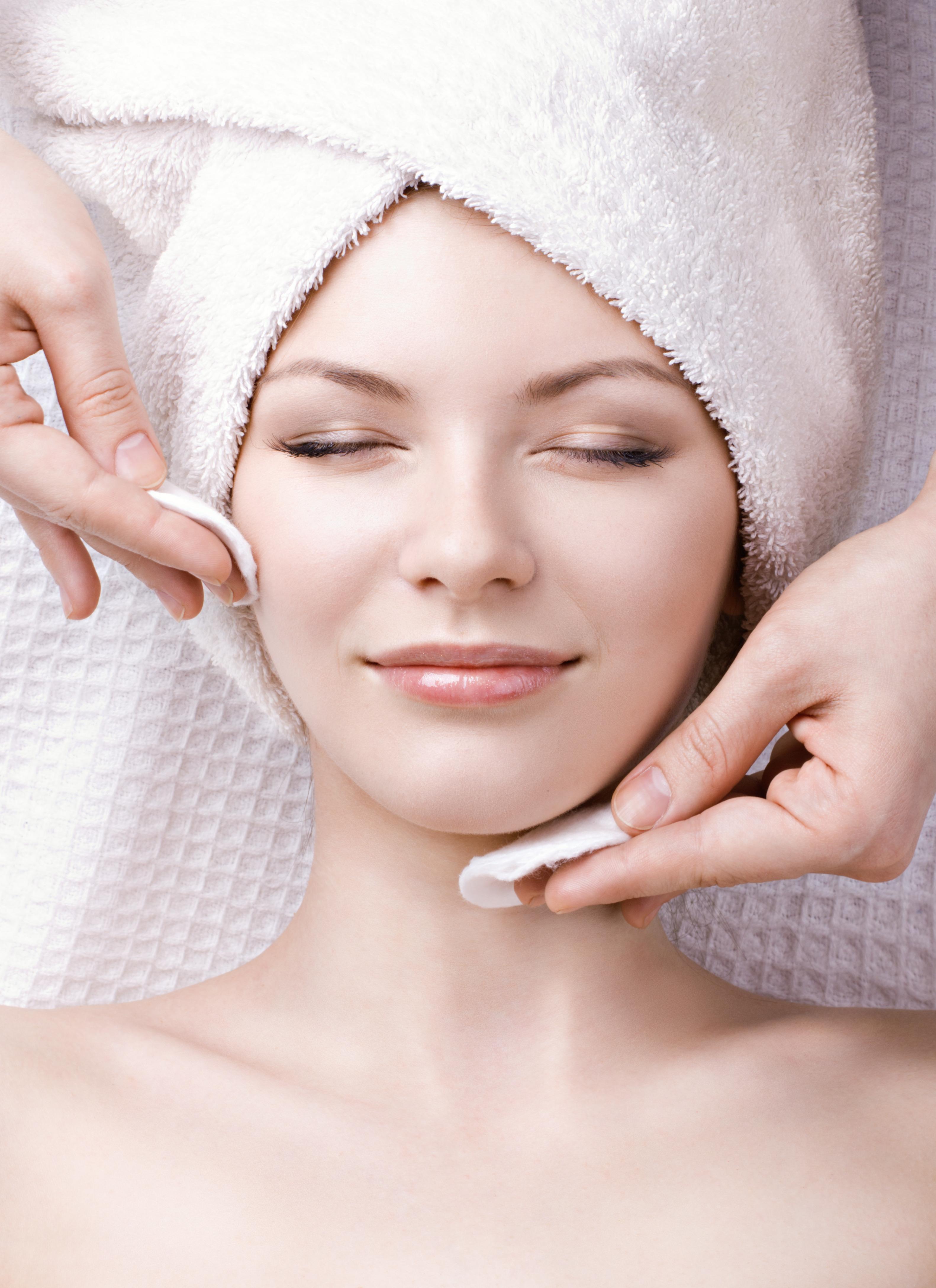 The Art of Facial Massage for Enhanced Radiance