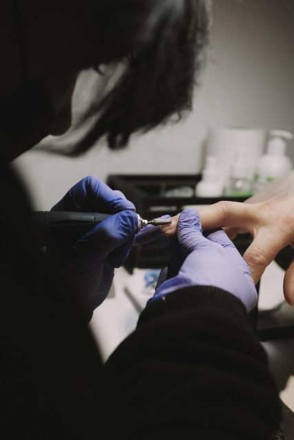 Shielding ⁣Your Nails from the Elements