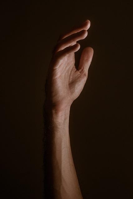The⁣ Magic of⁤ Moisturizers: Choosing the Right Products for Your Hands