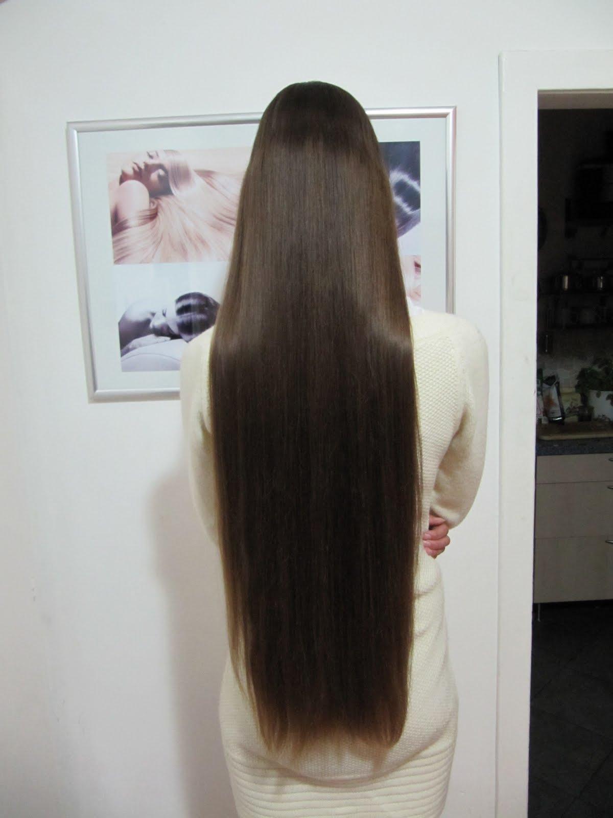How to Achieve Sleek Hair Without Straighteners