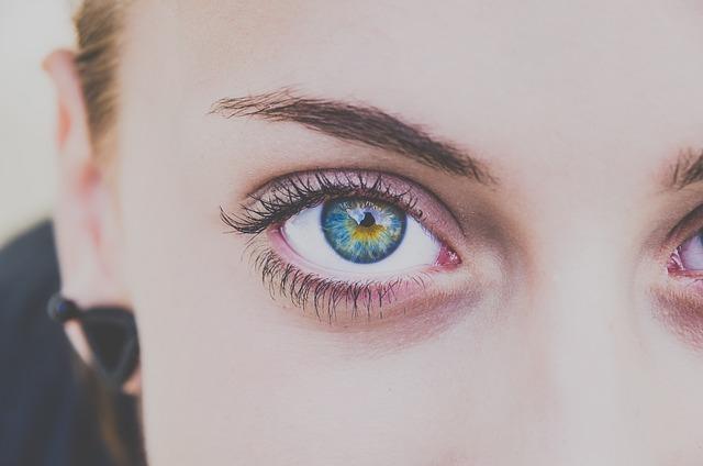 How to Keep Your Eyebrows Looking Naturally Flawless
